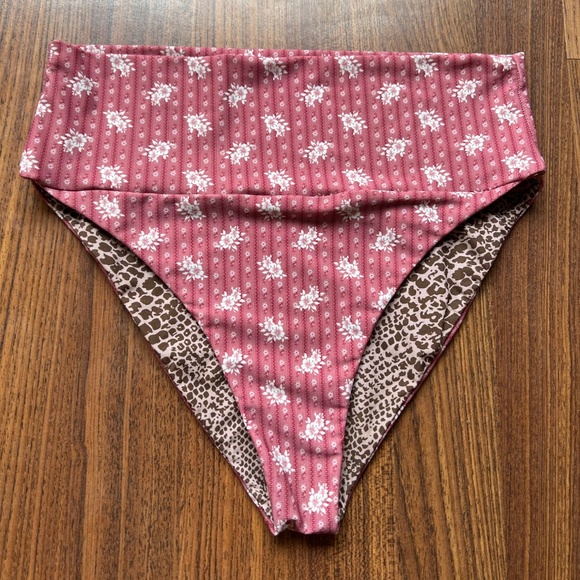 Acacia 2 piece swim Mohala (M top & L bottom) - Picture 5 of 5